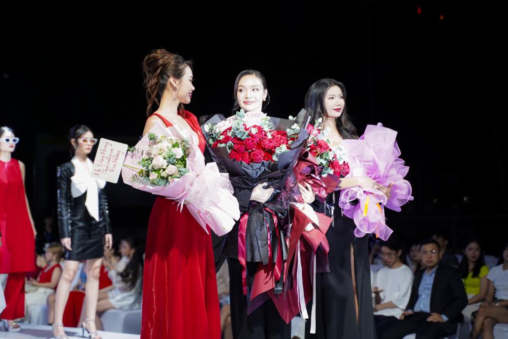 ntk viet hung dong hanh cung tai nang tre hutech tai fashion show cd chic tet xua tet nay hinh 6