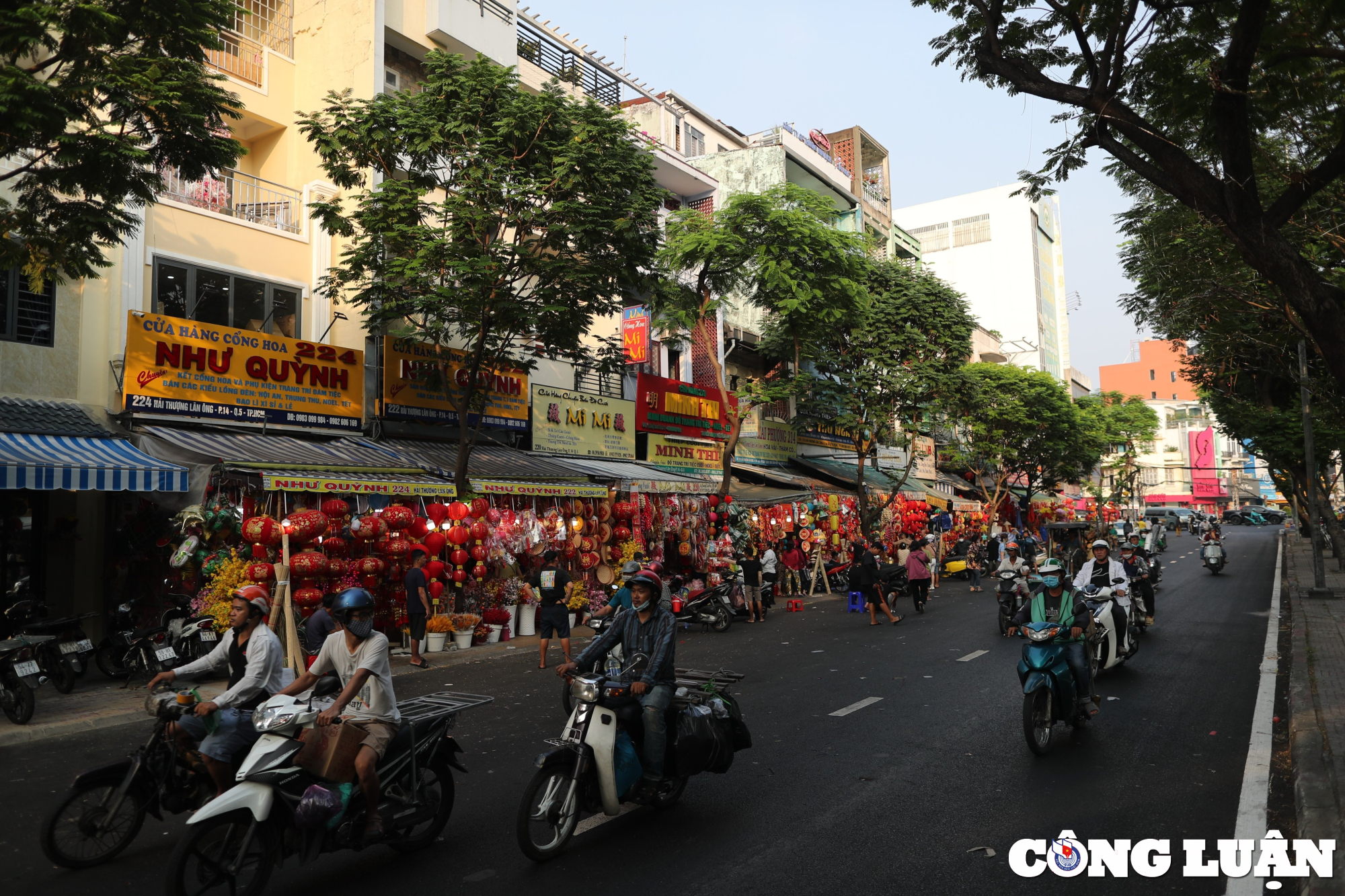 pho do tet lon nhat tp hcm ruc sac do tap nap nguoi mua sam hinh 8