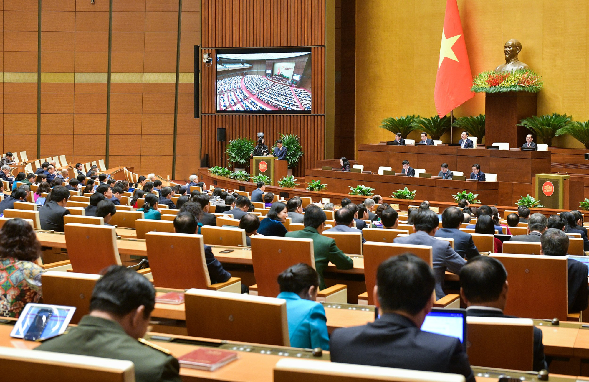 quoc hoi thong qua luat cac to chuc tin dung sua doi hinh 1