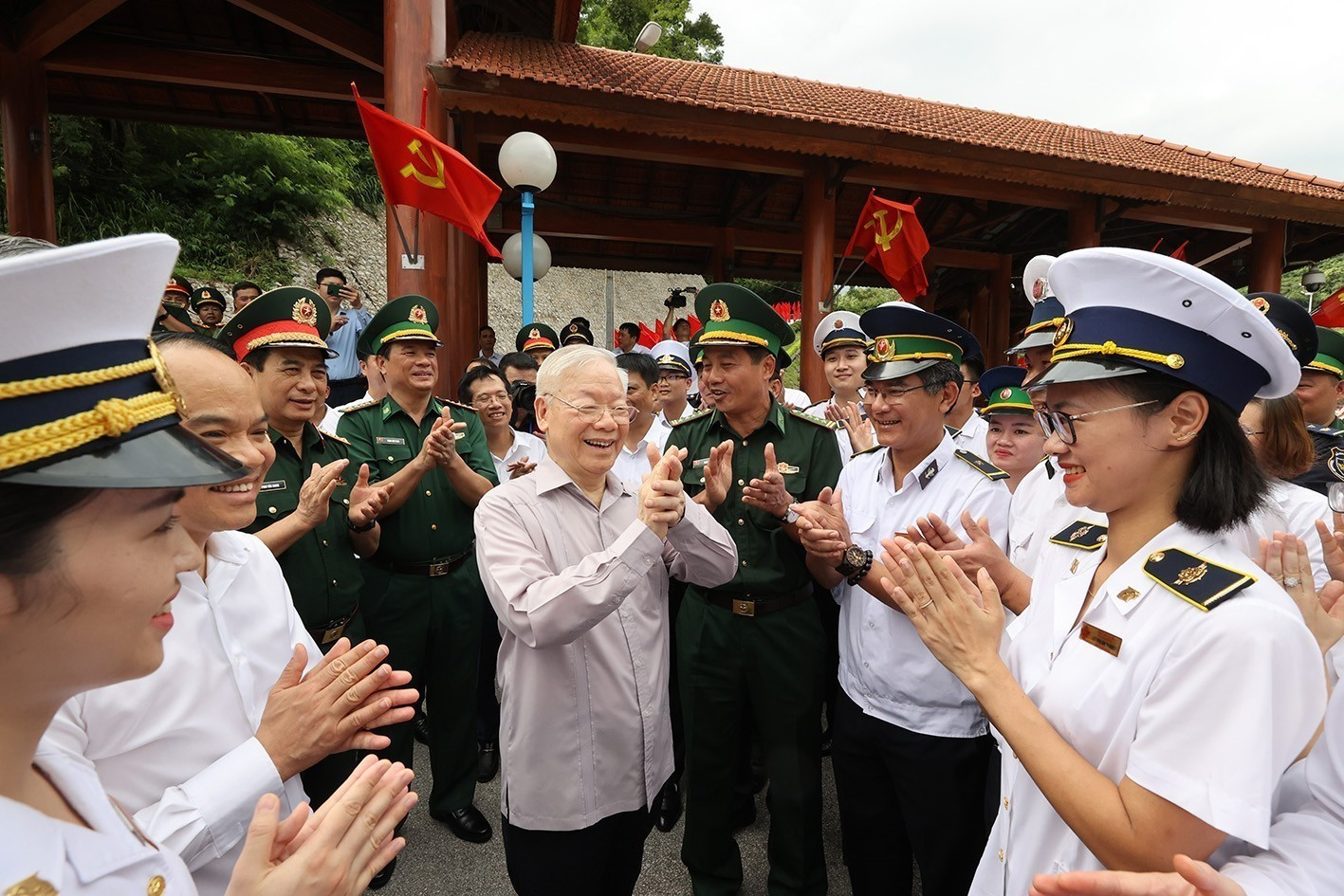 dong long quyet tam xay dung dat nuoc ngay cang cuong thinh hinh 10