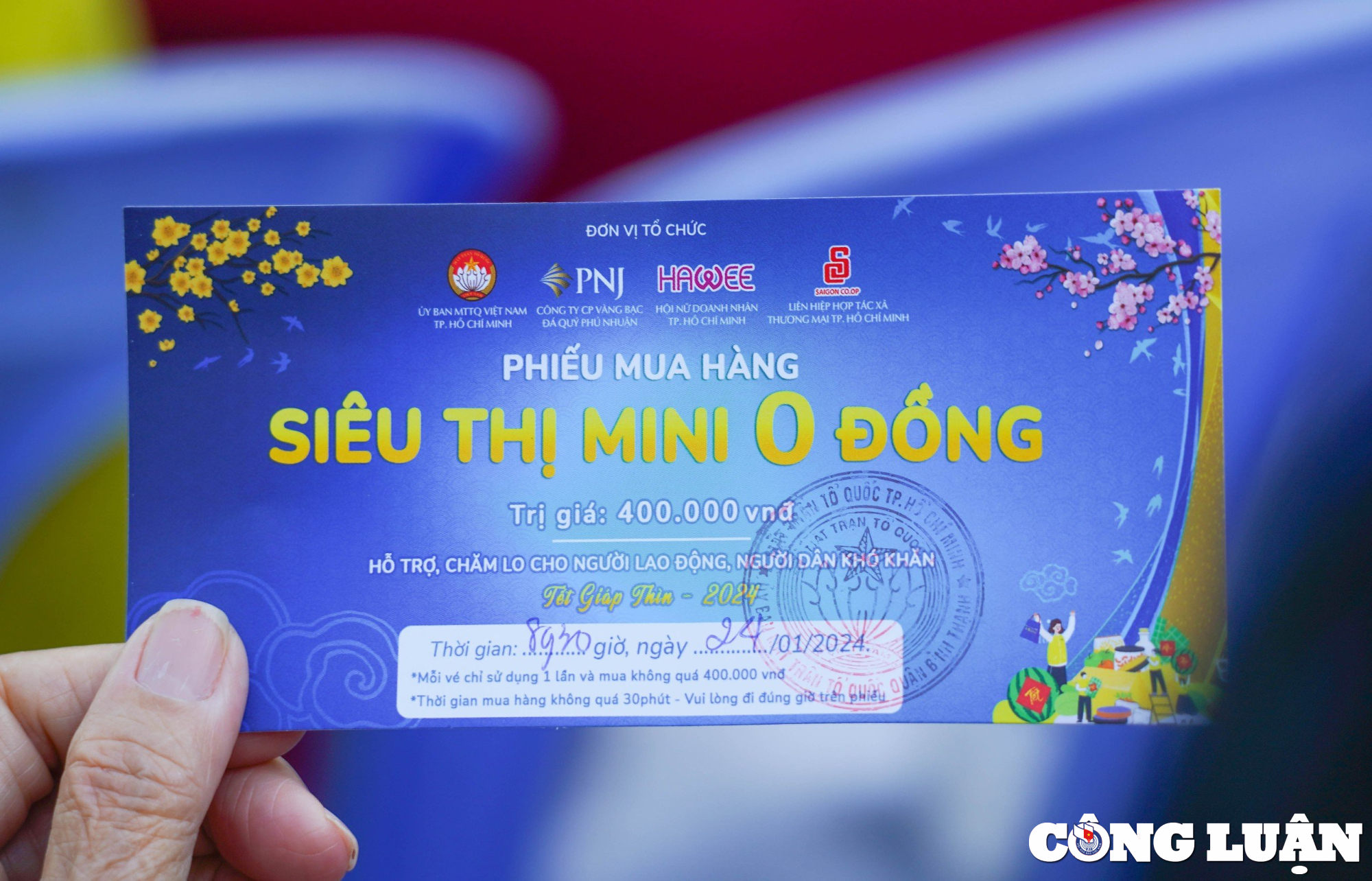 hon 15000 nguoi dan tp hcm duoc sam tet mien phi tai sieu thi mini 0 dong hinh 2