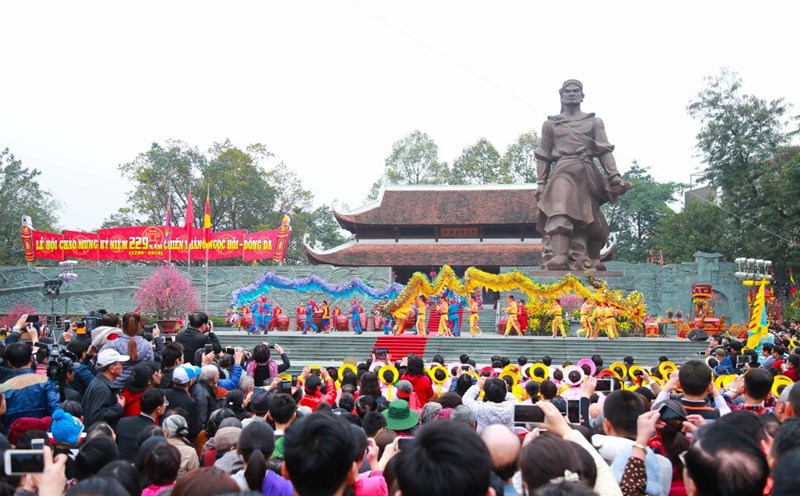 ha noi huong den mua le hoi 2024 van minh lanh manh an toan dam da ban sac hinh 1