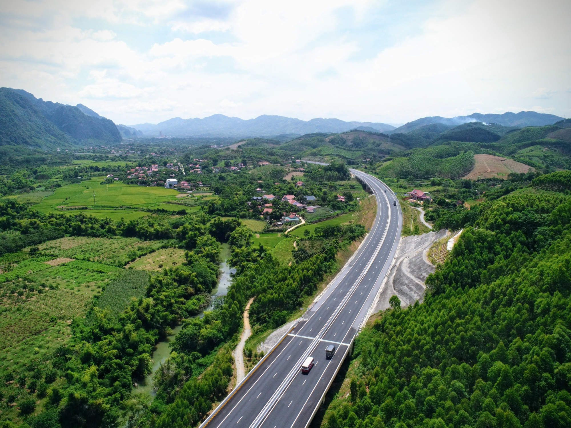 vi sao nha dau tu giao thong ganh no ngan hang hinh 1