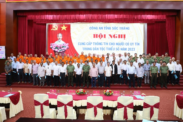 soc trang to chuc hoi nghi thong tin tinh hinh kt xh cho nguoi co uy tin trong dong bao dan toc thieu so hinh 2