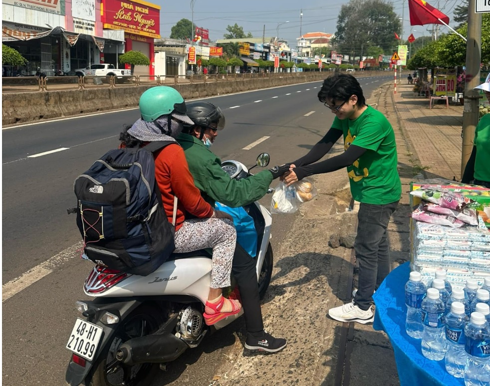 tet ve voi xom chay than o ha noi hinh 3