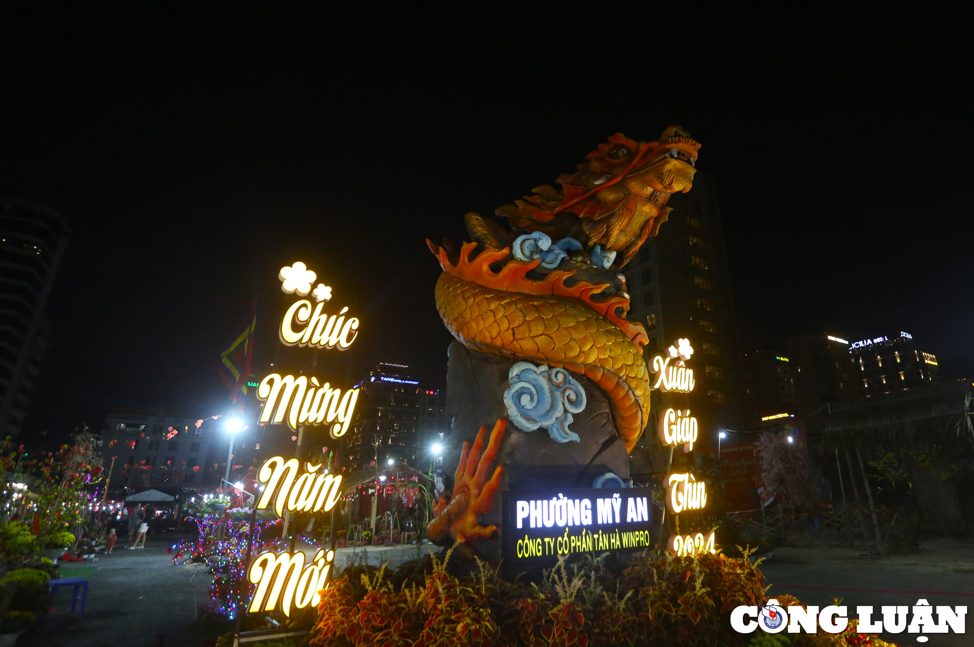 muon kieu linh vat rong doc la tren duong pho da nang hinh 10