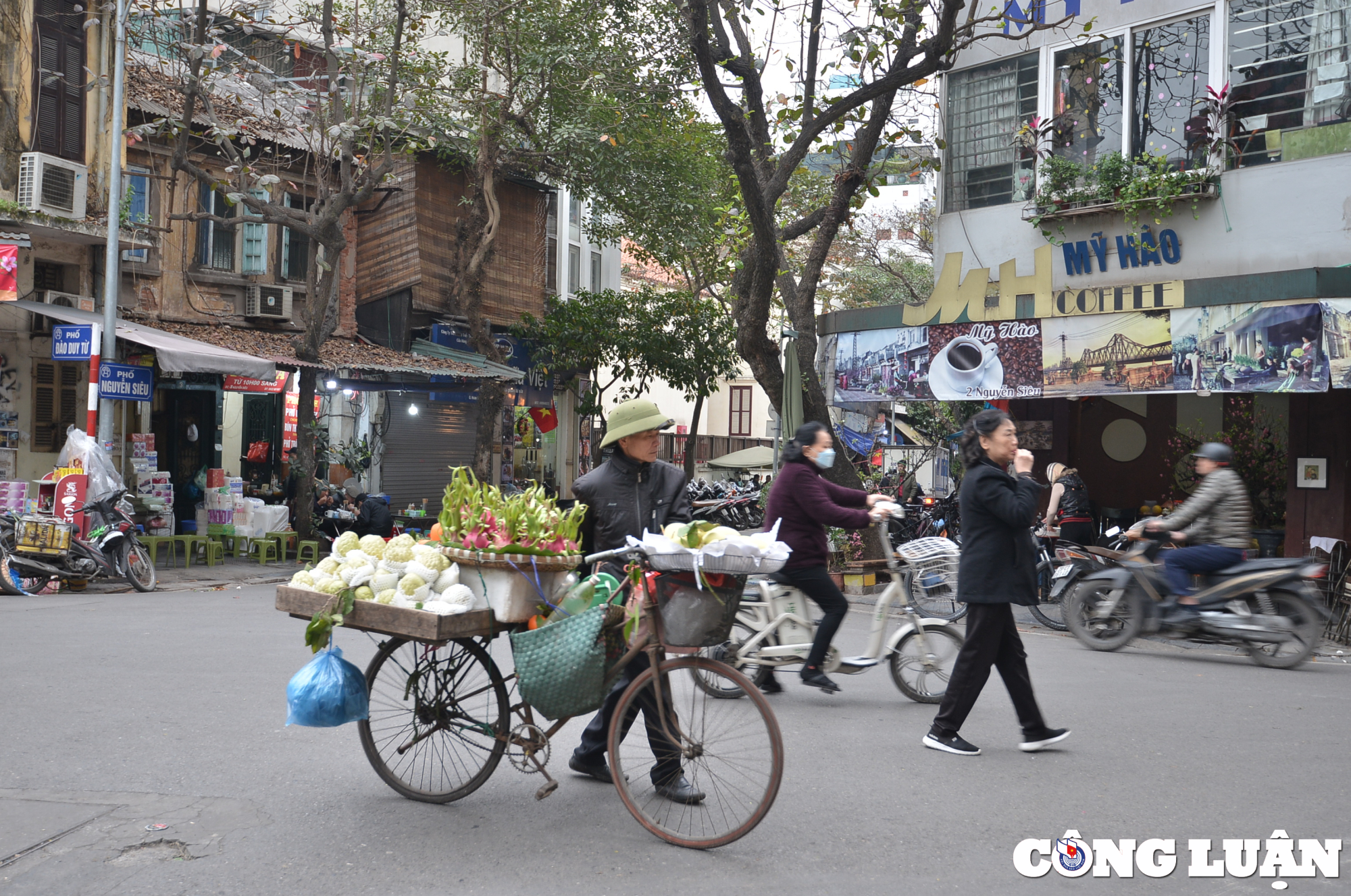 ha noi nhon nhip nguoi mua ke ban dip can tet nguyen dan 2024 hinh 3