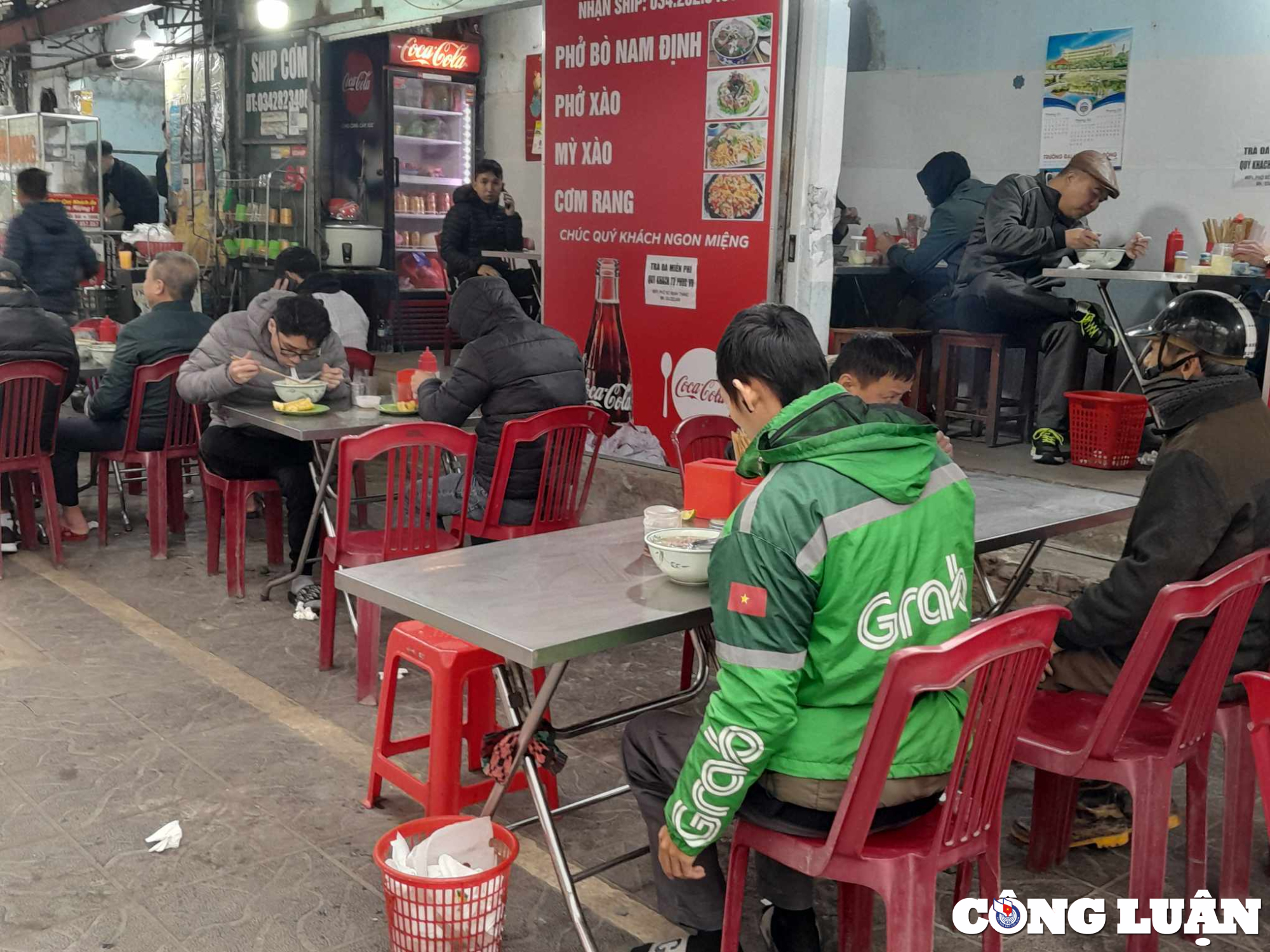 ngay cuoi nam nhieu lai xe om cong nghe van bam tru tai ha noi muu sinh hinh 3