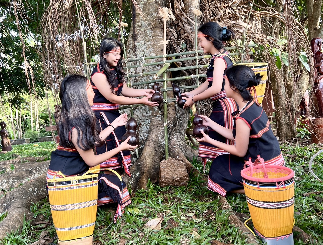 gia lai doc dao le cung giot nuoc  net dep van hoa cua nguoi jrai hinh 4