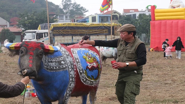 20 hoa si ve trang tri trau le hoi tich dien doi son nam 2024 hinh 1