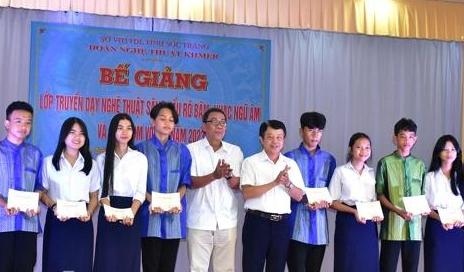 soc trang 92 hoc vien hoan thanh khoa hoc ve nghe thuat khmer hinh 1