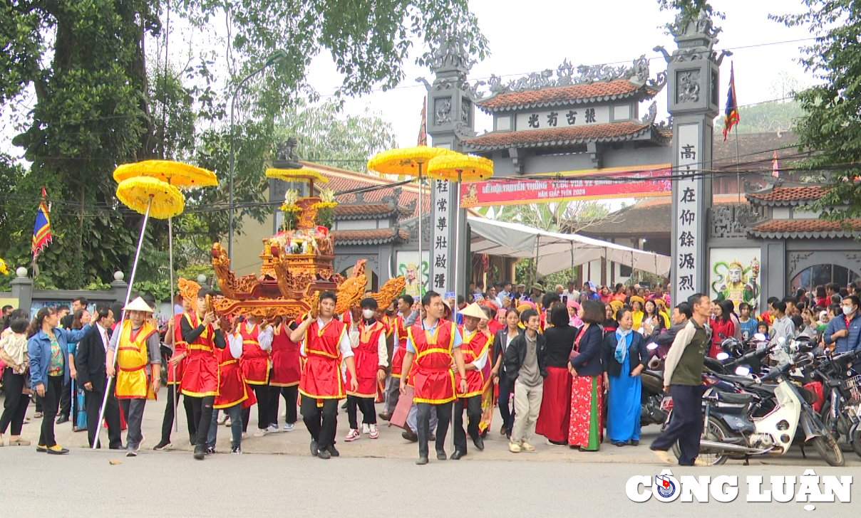 phu tho tung bung le hoi ruoc vua ve lang hinh 2