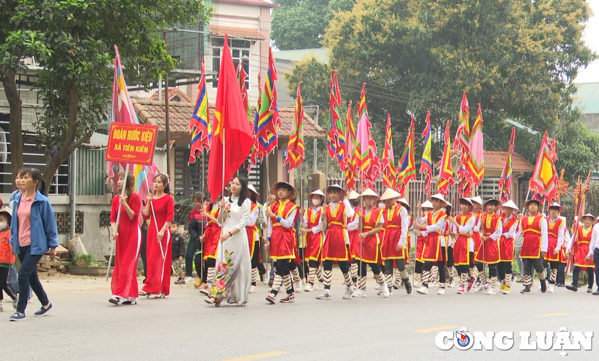 phu tho tung bung le hoi ruoc vua ve lang hinh 8