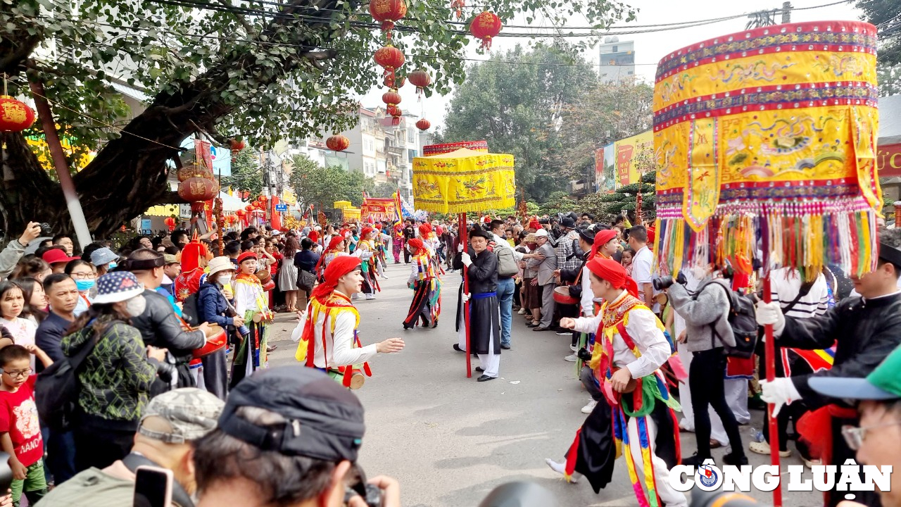 trai lang trieu khuc la loi trong dieu mua co con di danh bong hinh 4