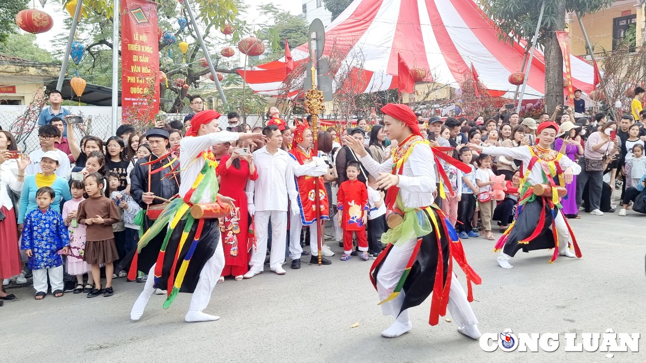 trai lang trieu khuc la loi trong dieu mua co con di danh bong hinh 3