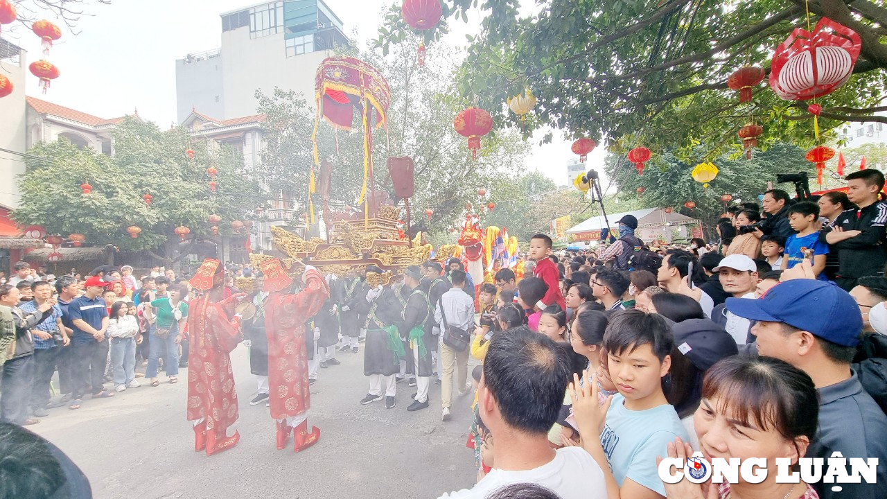 trai lang trieu khuc la loi trong dieu mua co con di danh bong hinh 1