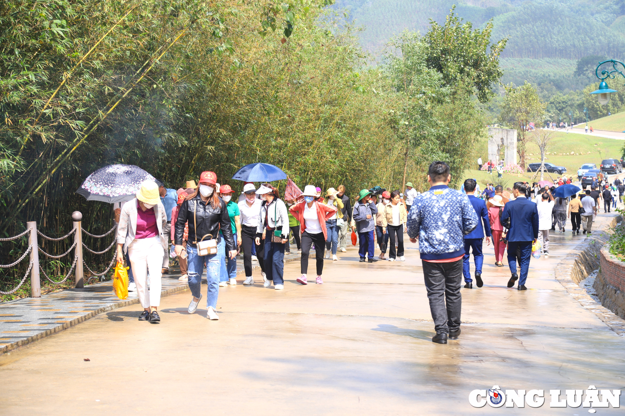 du khach doi mua chinh phuc chua thuong o tay yen tu hinh 5