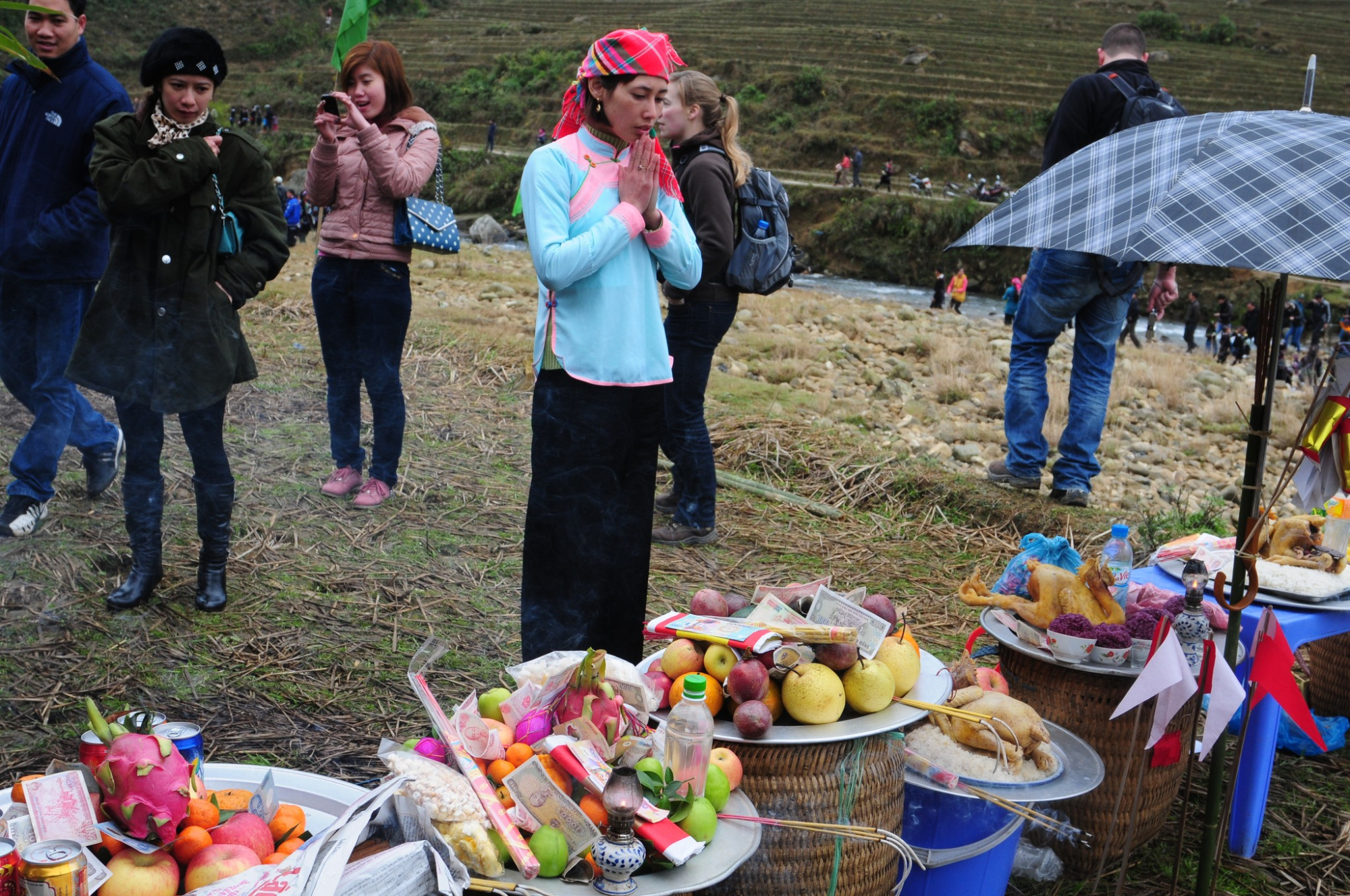 lao cai huy phan hoi trong le hoi roong pooc do don suc chong chay rung hoang lien hinh 1