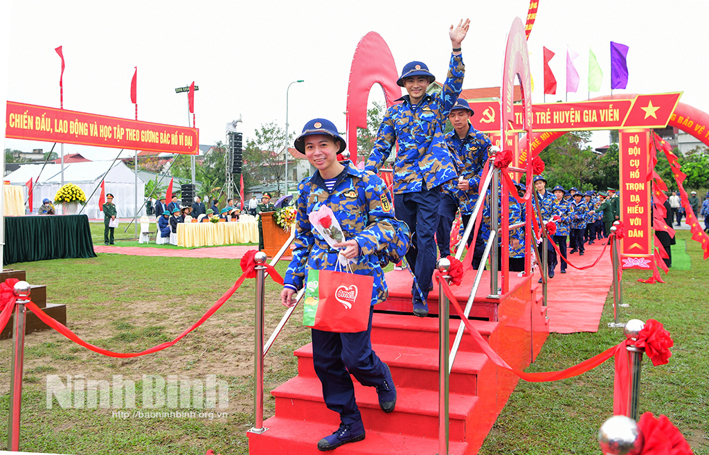 hon 1700 thanh nien ninh binh hang hai len duong nhap ngu hinh 4