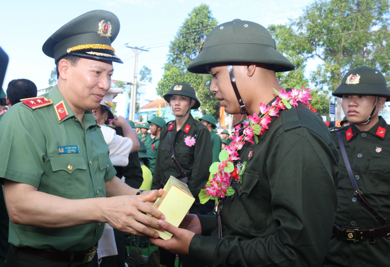 lanh dao bo cong an du le giao nhan quan tai cac dia phuong hinh 2