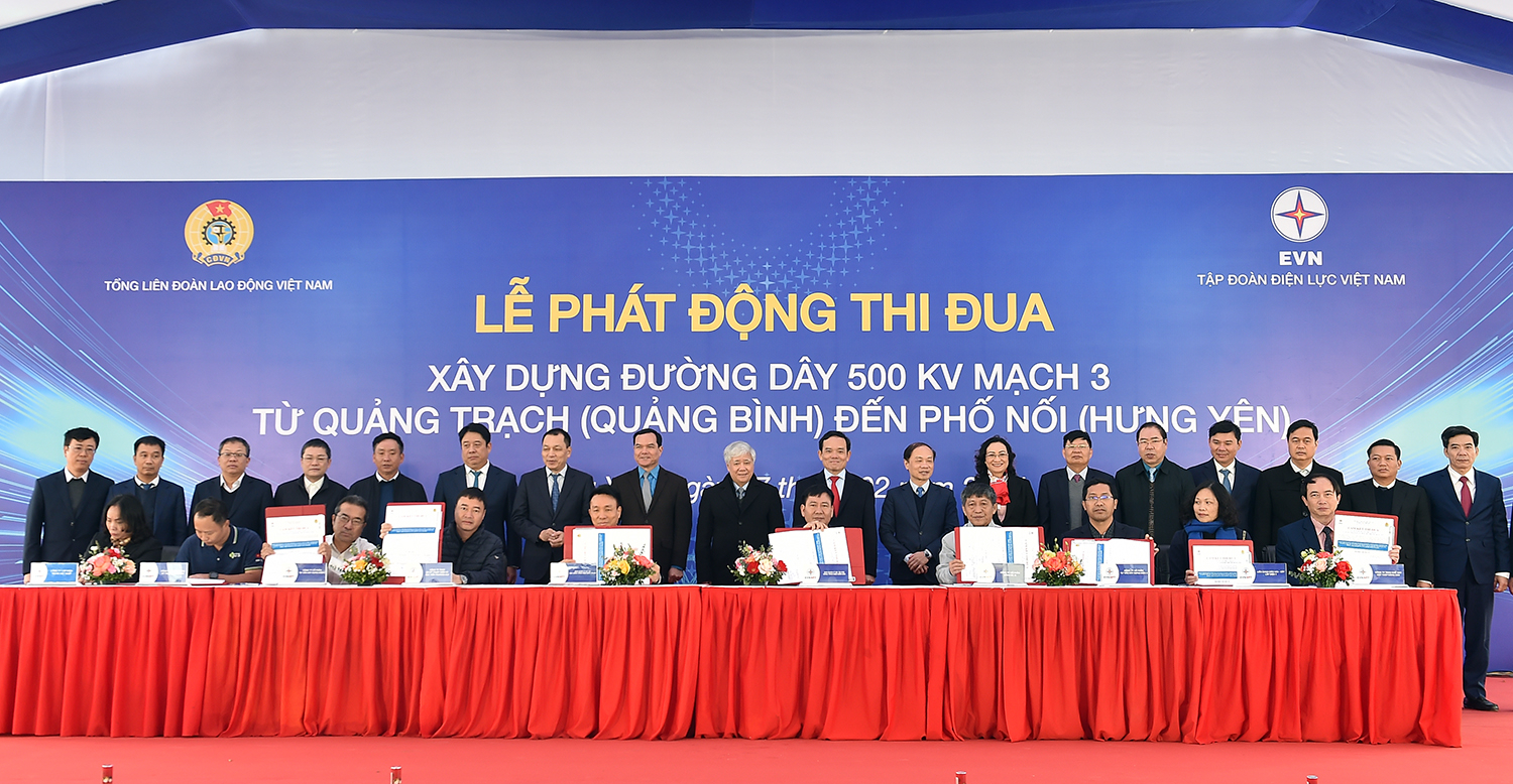 phat dong thi dua xay dung du an duong day 500 kv mach 3 tu quang trach den pho noi hinh 1