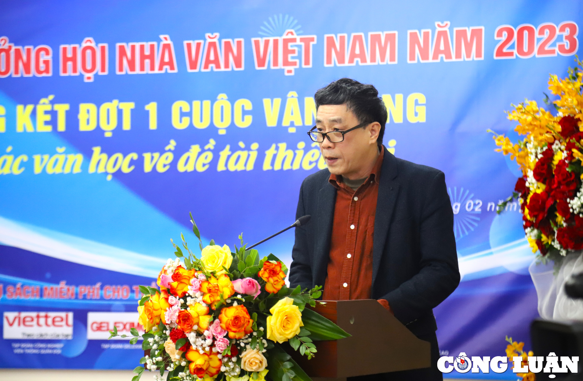 ton vinh cac nha van nha tho day ban linh cua nen van hoc viet nam hinh 1