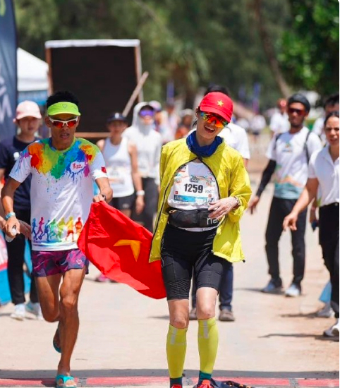 nguyen van long lai thi xuan huong vo dich ca nam lan nu phuket 100k ultra marathon 2024 tai thai lan hinh 2