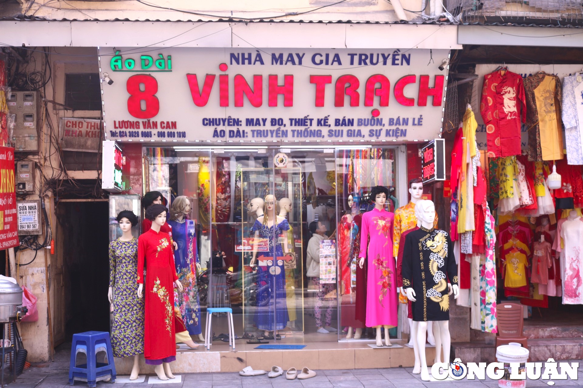 nguoi phu nu o ha noi gan ca doi voi nhung ta ao dai truyen thong hinh 1