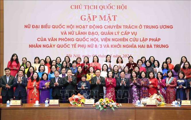 cac nu dai bieu quoc hoi da phat huy ban linh vai tro trong hoat dong cua quoc hoi hinh 1