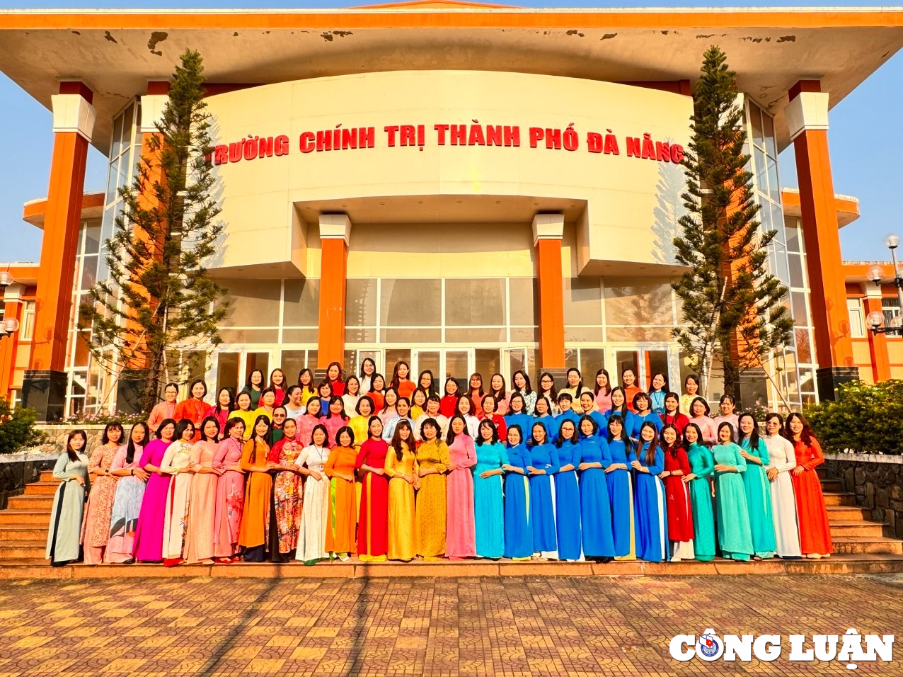 phu nu da nang soi noi huong ung tuan le ao dai nhan ngay 8 3 hinh 3