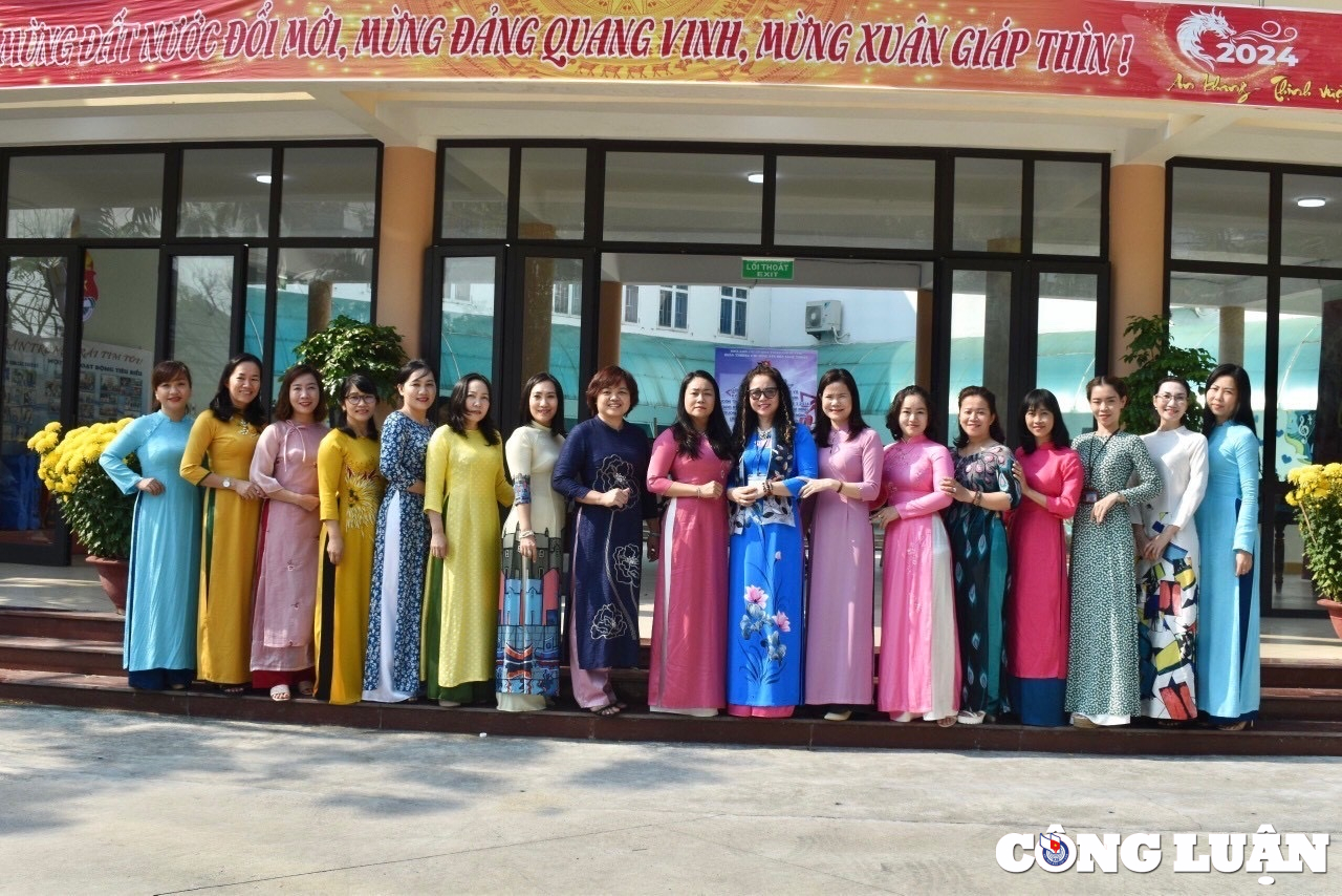 phu nu da nang soi noi huong ung tuan le ao dai nhan ngay 8 3 hinh 5