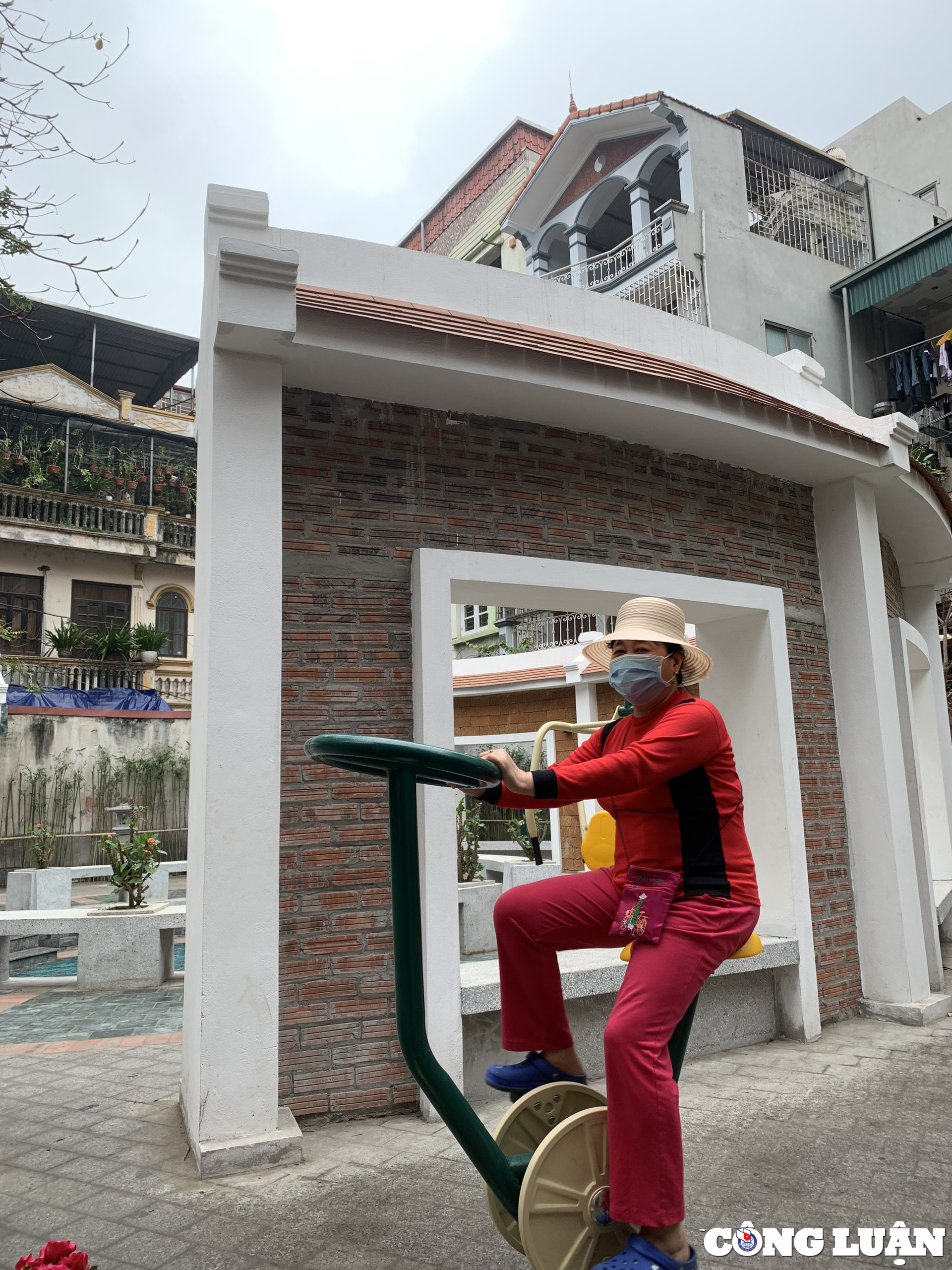 Ấn tượng với khu vui chơi cải tạo từ 'giếng làng' giữa Thủ đô Hà Nội
