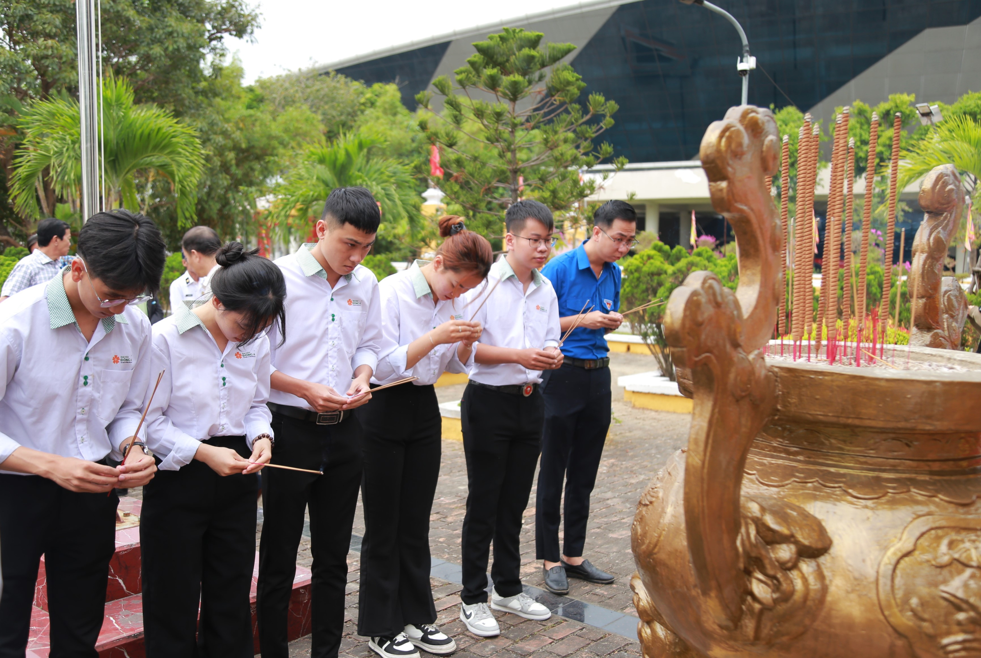 da nang tuong niem tri an 64 liet si hy sinh tai dao gac ma hinh 13