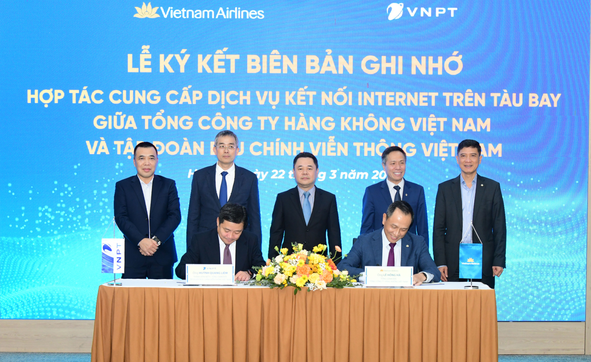 vnpt va vietnam airlines hop tac cung cap dich vu internet tren tau bay hinh 1