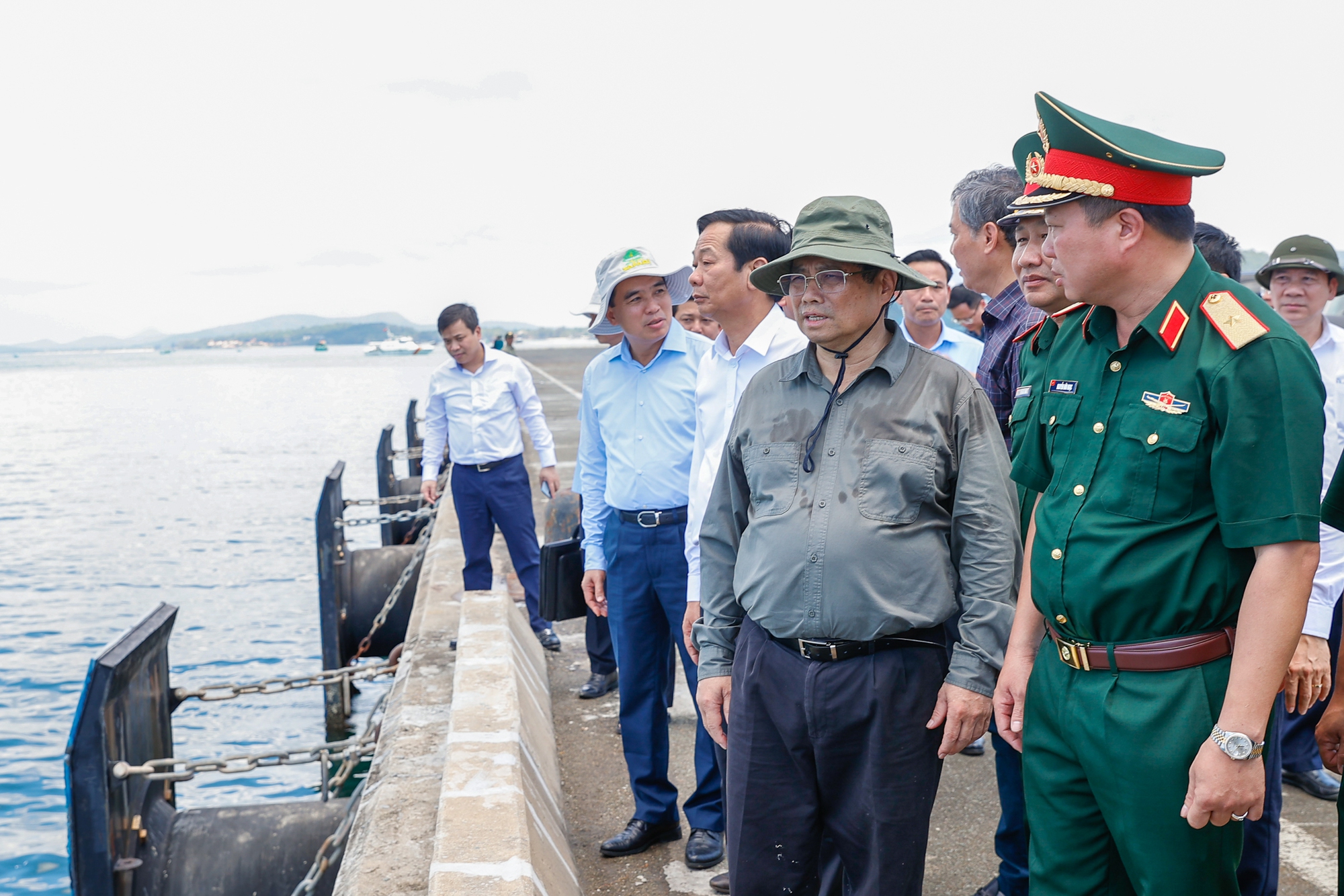 thu tuong pham minh chinh khao sat chi dao giai quyet loat van de cap bach de phu quoc phat trien hinh 1