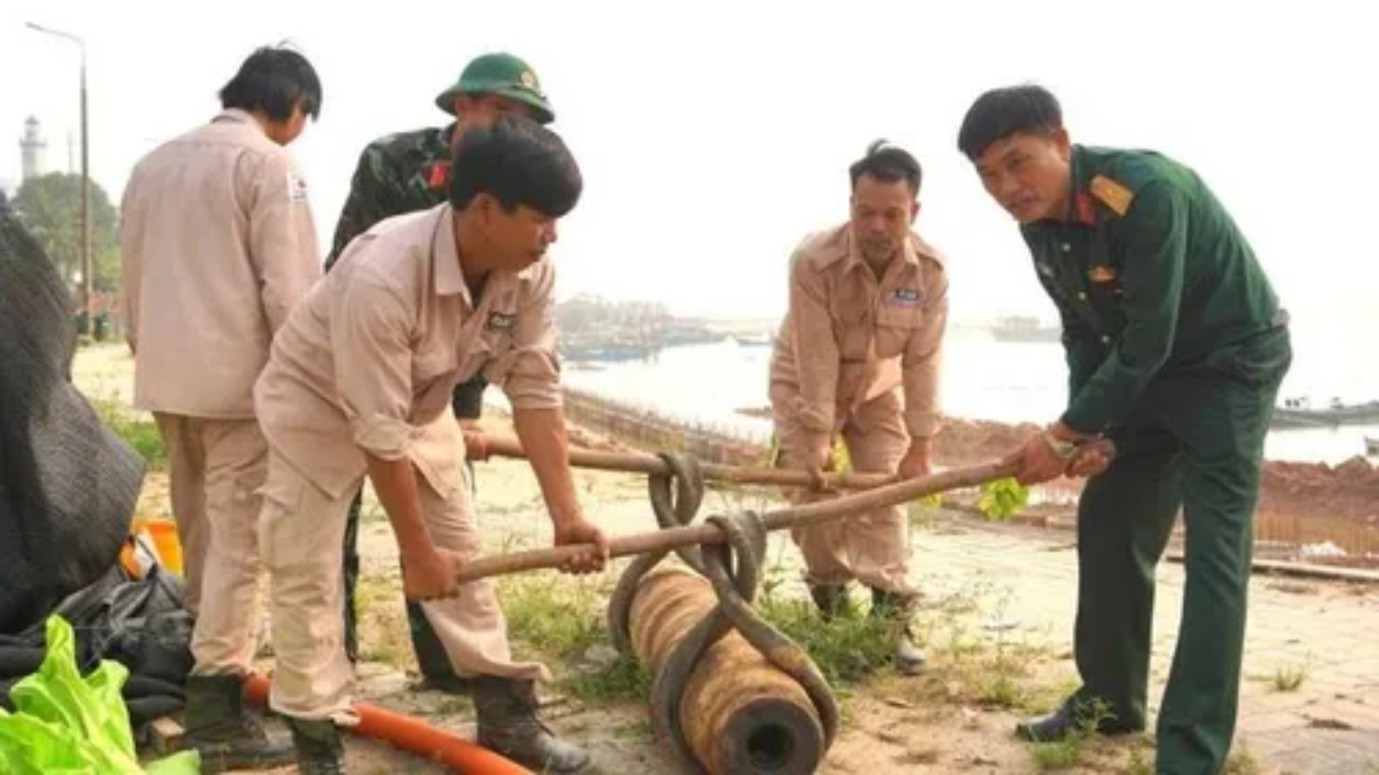 phat hien qua bom khung noi dong dan cu o quang binh hinh 2