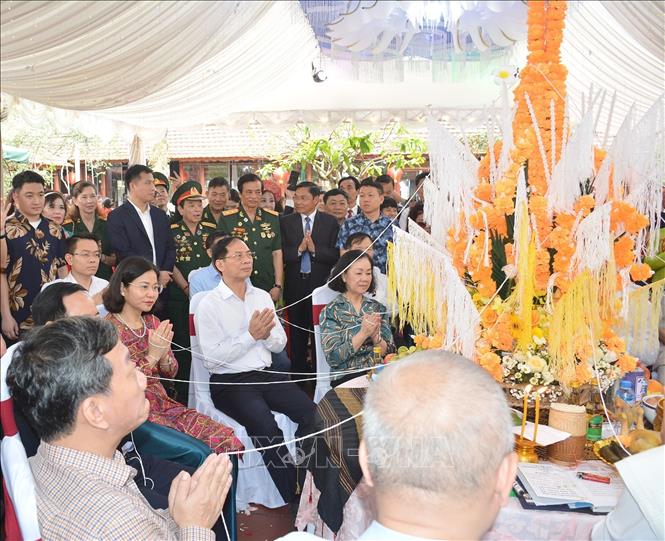 lanh dao dang nha nuoc tham du don tet co truyen bunpimay cua lao hinh 1