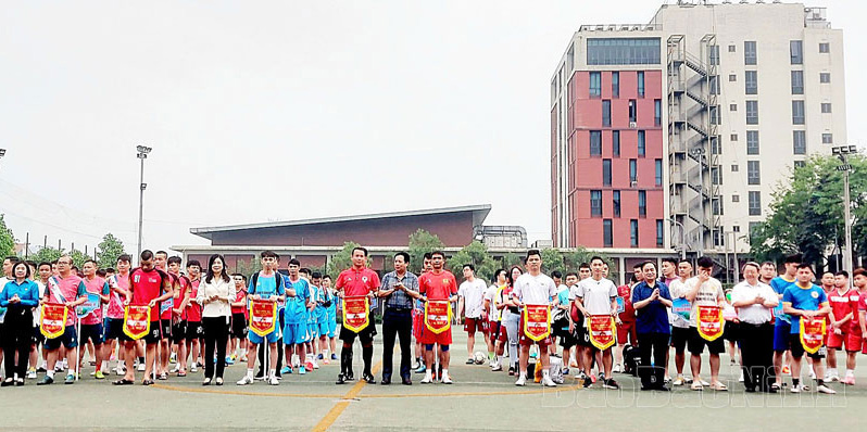 bac ninh khai mac giai bong da cong nhan vien chuc lao dong thanh pho hinh 1