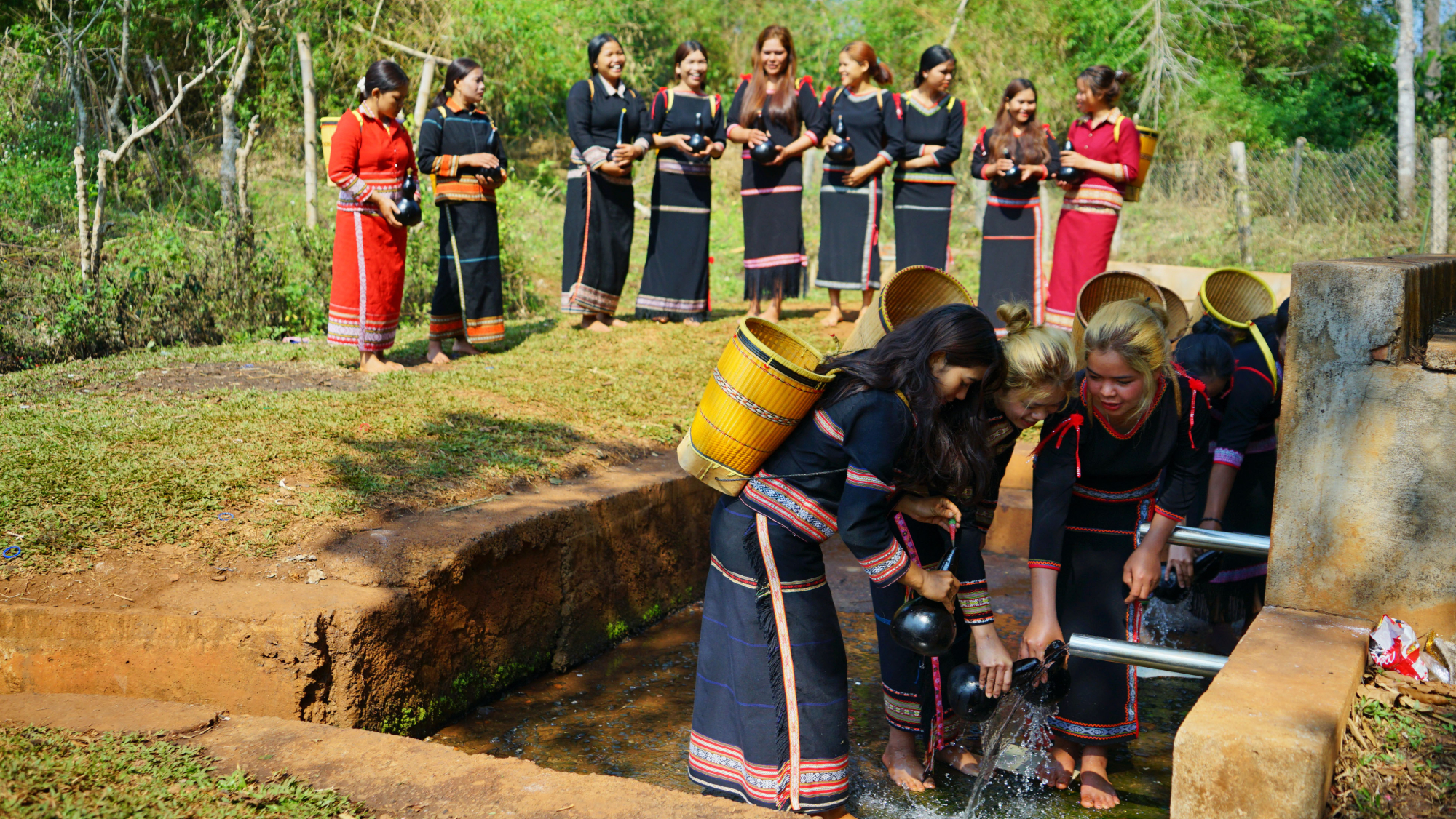 gia lai troi nang nhu do lua dan lang hnap to chuc le cau mua hinh 6