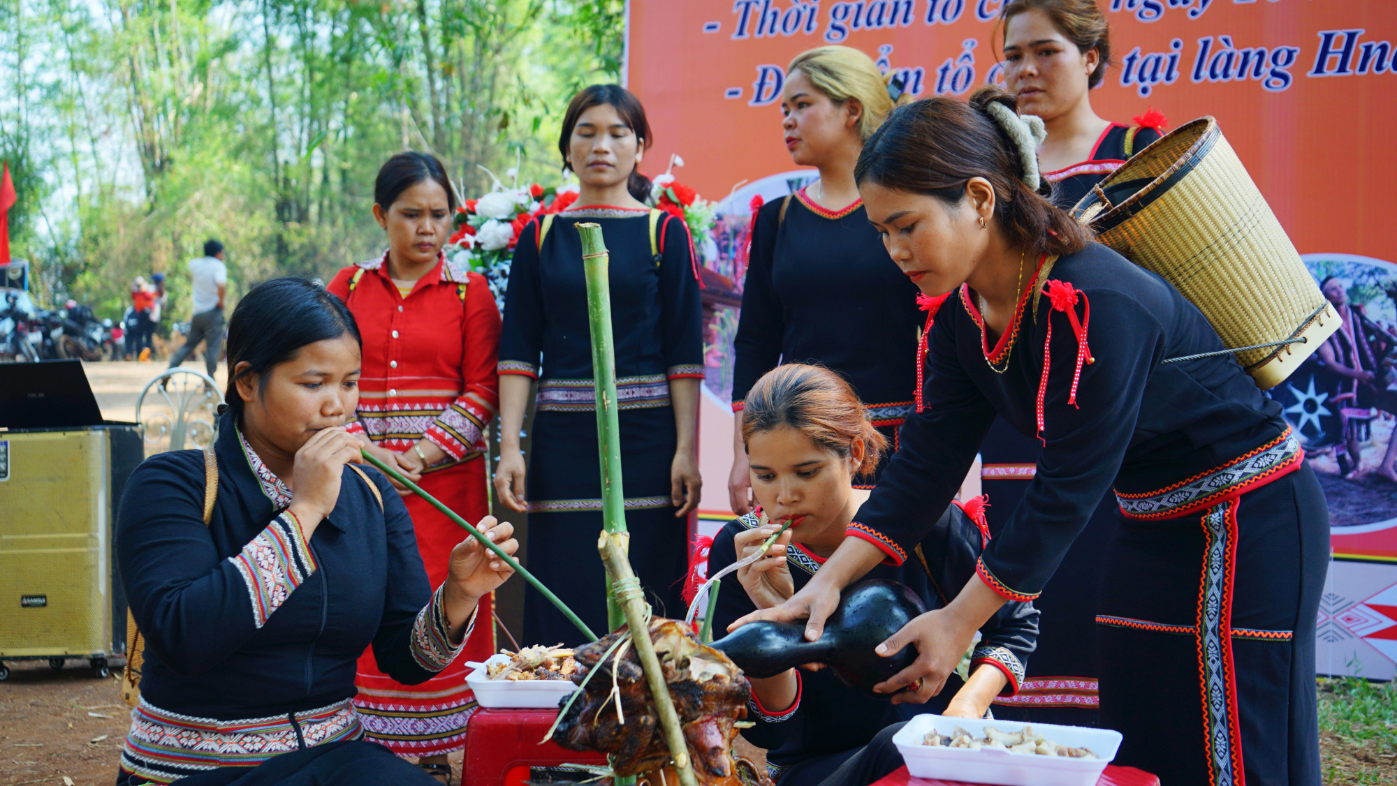 gia lai troi nang nhu do lua dan lang hnap to chuc le cau mua hinh 8