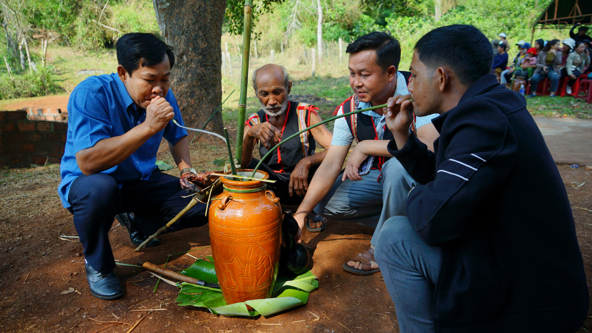 gia lai troi nang nhu do lua dan lang hnap to chuc le cau mua hinh 7