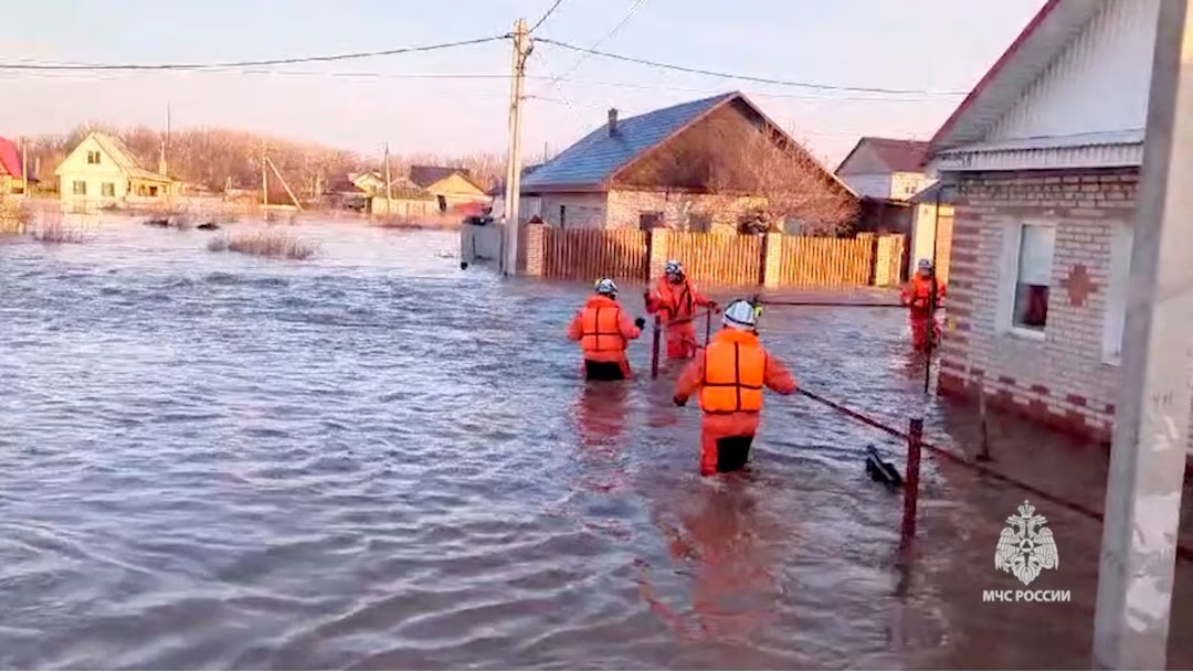 lu lut ky luc o nga va kazakhstan hon 100000 nguoi phai so tan hinh 3