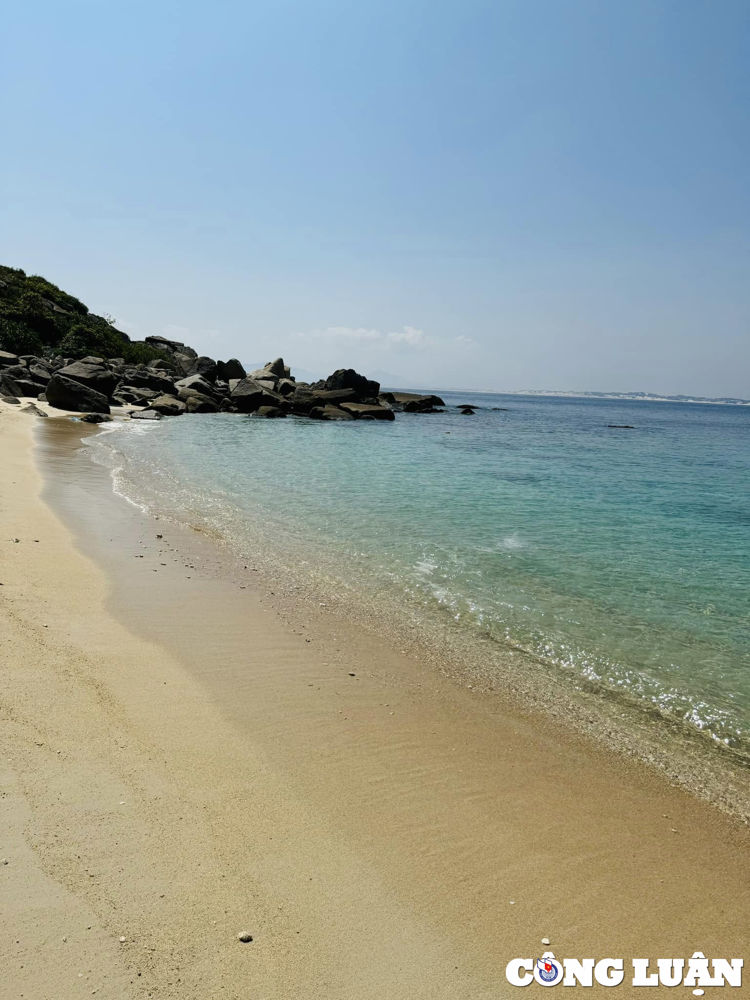 dao hon nua phu yen vung dat hua cho mua he nong nuc hinh 2