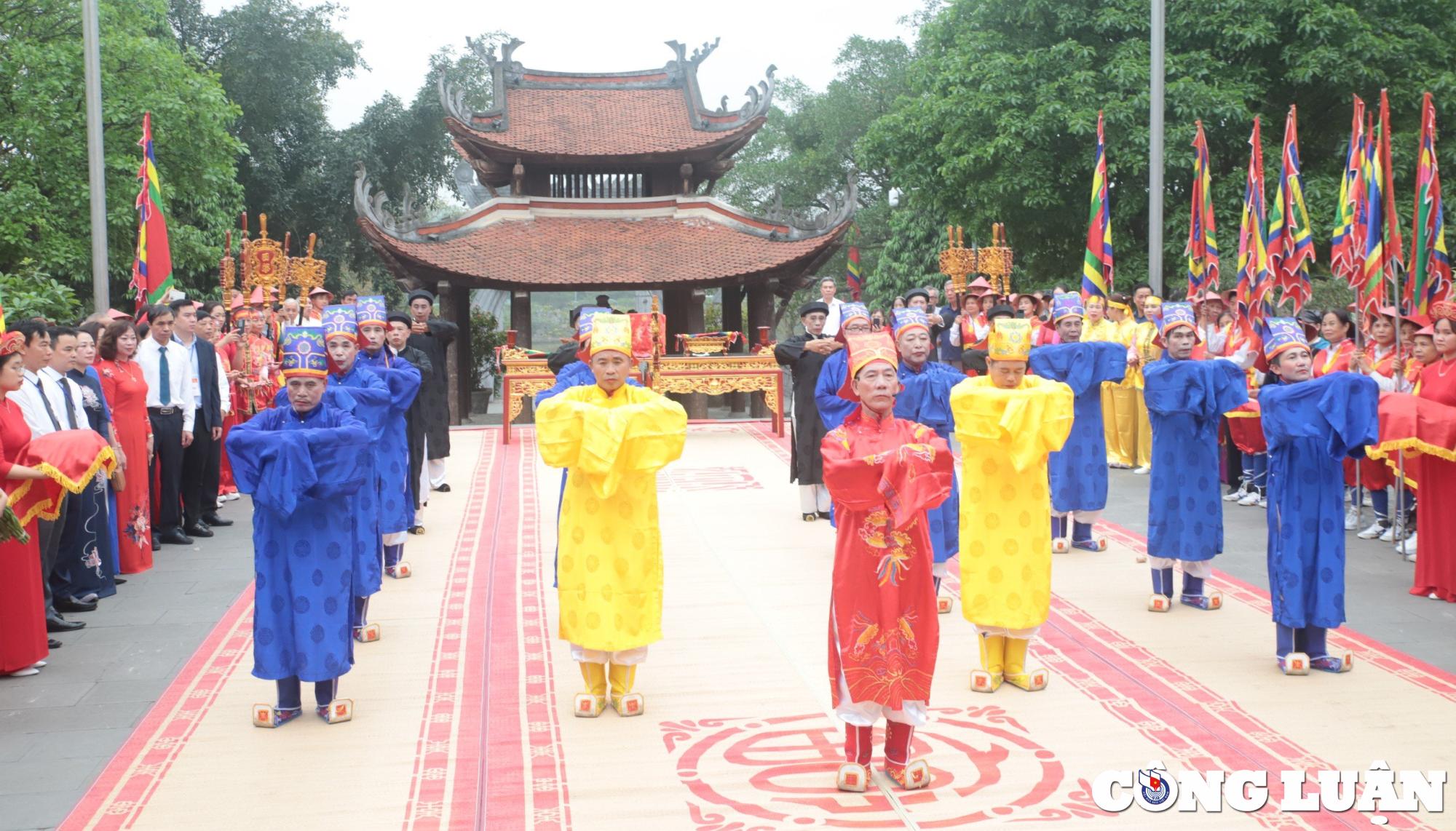 linh thieng ngay gio quoc to lac long quan tai phu tho hinh 1