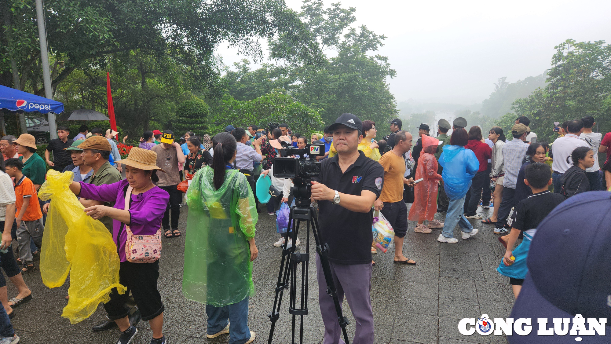 hon 250 phong vien nha bao tac nghiep tai le hoi den hung 2024 hinh 3