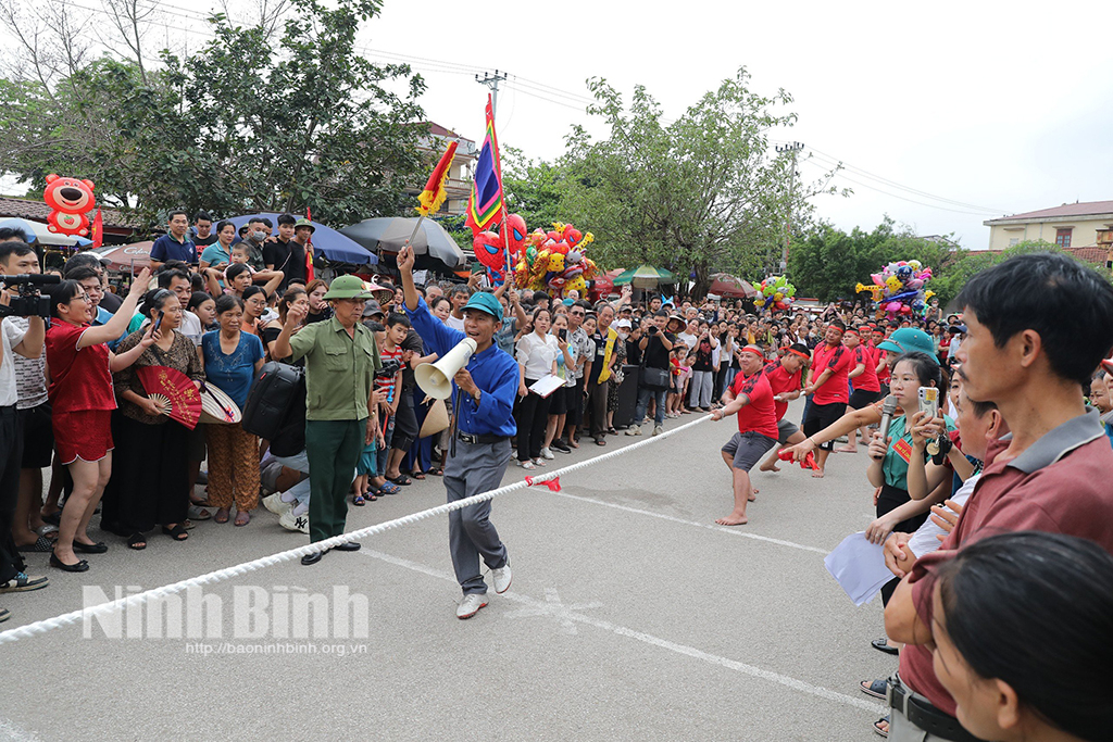 ninh binh soi noi cac hoat dong van hoa the thao tai le hoi den thai vi hinh 1