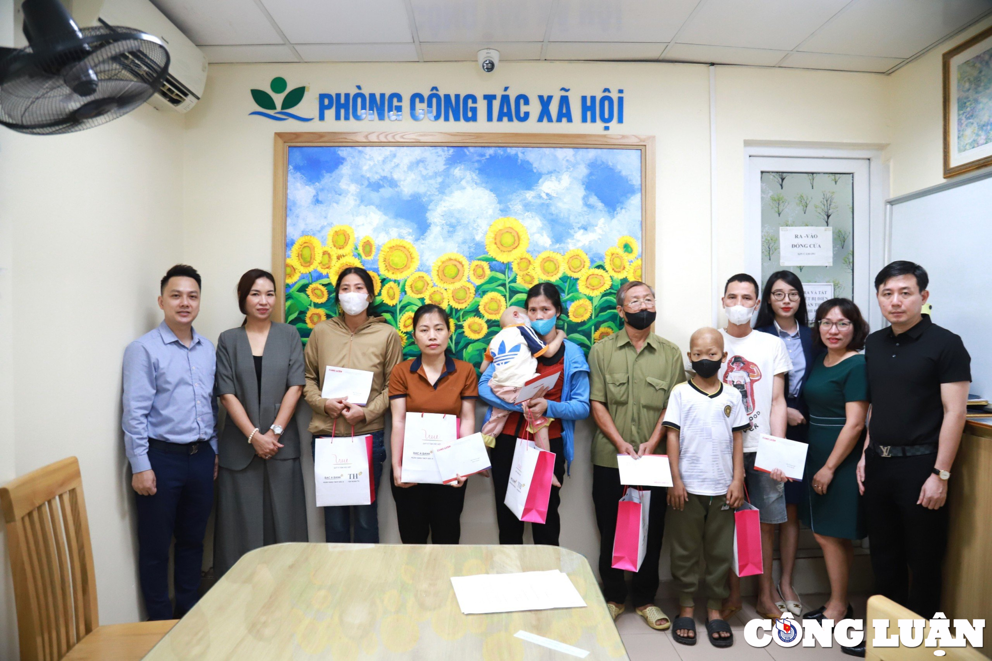 quy tu thien uoc mo xanh  bao nha bao cong luan dong hanh voi cac benh nhi ung thu hinh 8