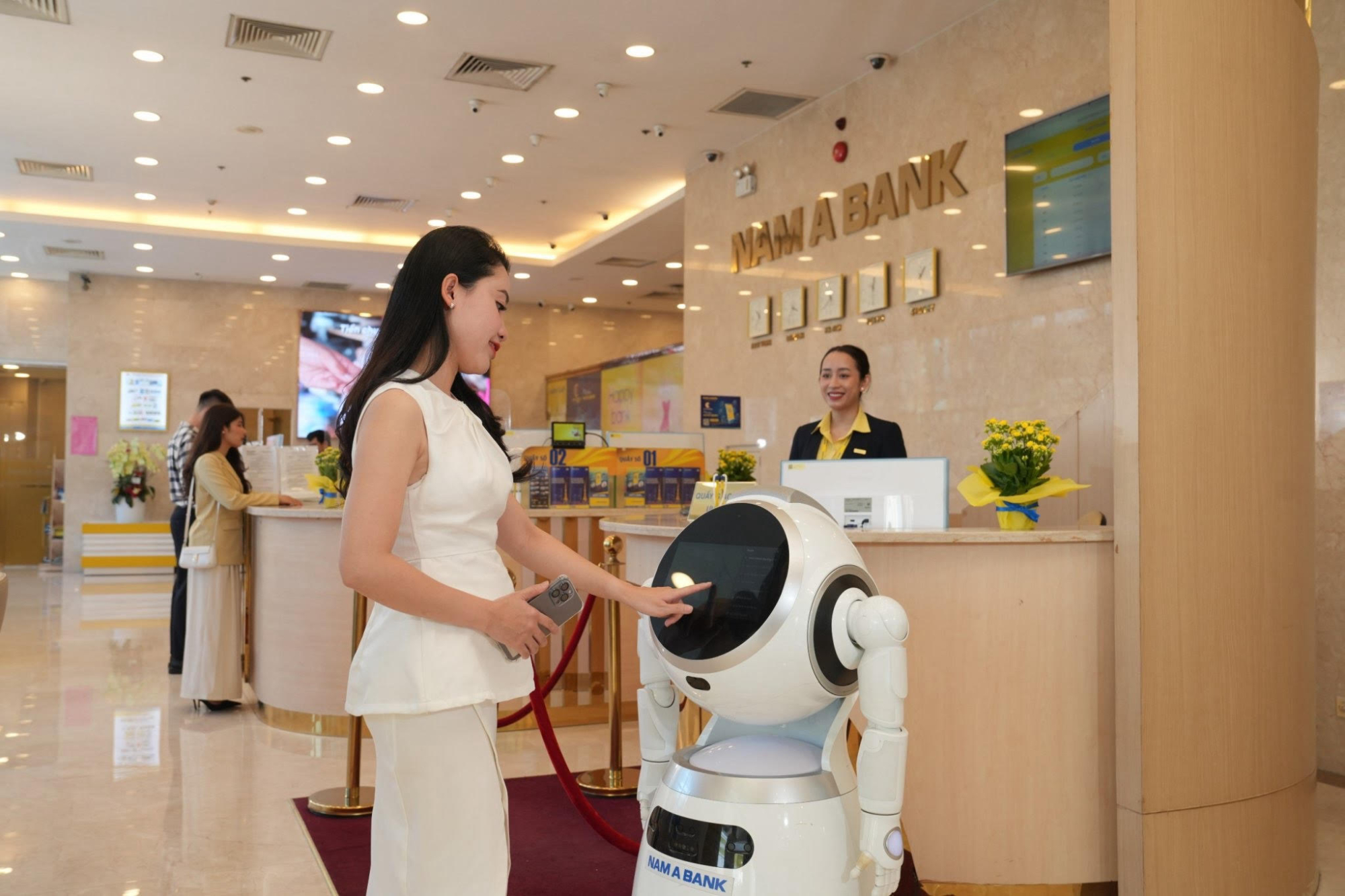 nam a bank tiep tuc giu da tang truong hinh 2