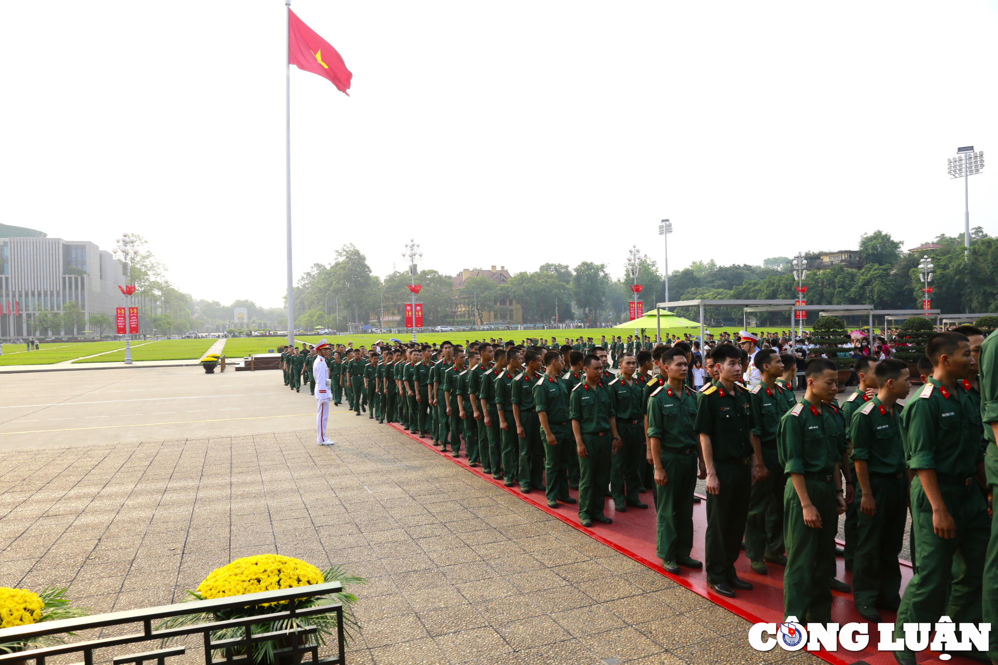 hang nghin nguoi ve lang vieng bac trong ngay nghi le 30 4 hinh 9