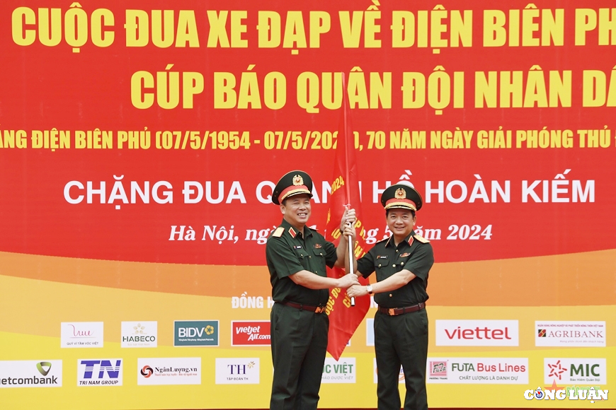 khai mac cuoc dua xe dap ve dien bien phu  2024 cup bao quan doi nhan dan hinh 1